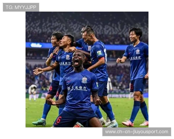 上海申花禁区前沿横向拉扯,突然直塞送出单刀